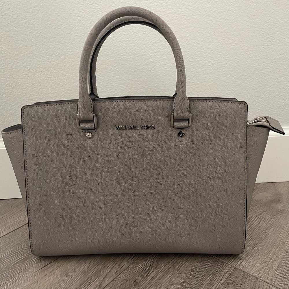 Like New Michael Kors Selma Large Top Zip Satchel